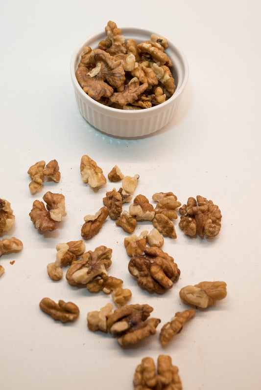 Καρύδια Σπασμένα | Broken Walnuts