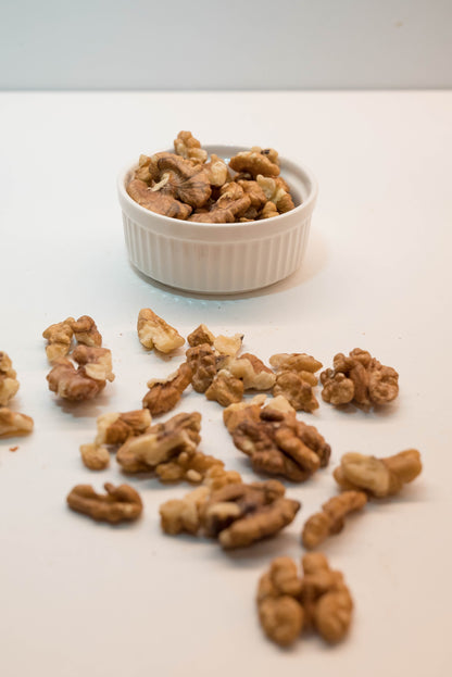 Καρύδια Σπασμένα | Broken Walnuts