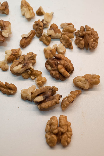 Καρύδια Σπασμένα | Broken Walnuts